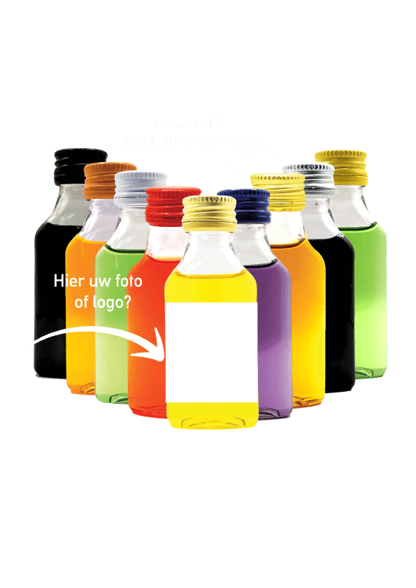 Overzicht van de 9 shotjes in een waaier met op het eerste shotje de plek van het etiket aangegeven die je helemaal zelf kan ontwerpen. Gepersonaliseerde shots maken